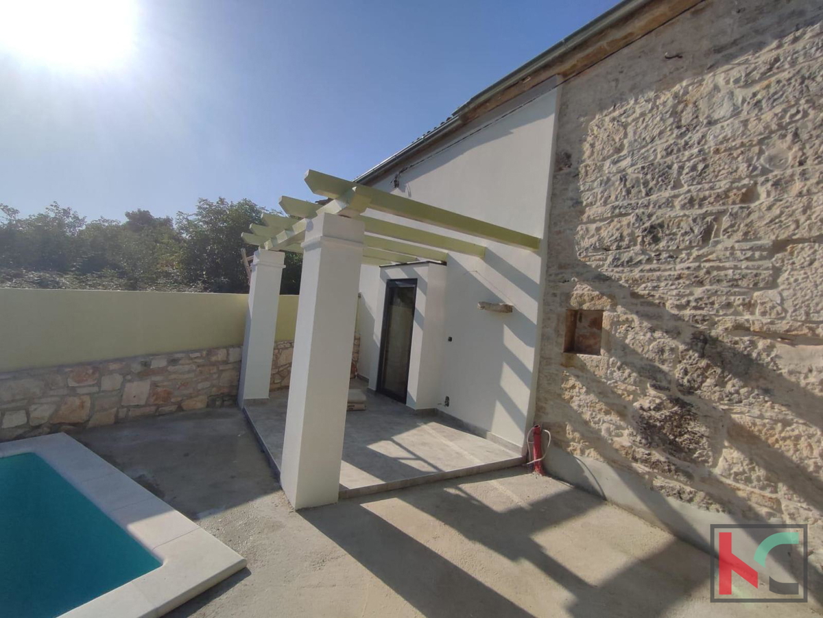 Istria, Svetvinčenat, casa in pietra ristrutturata con piscina, #vendita