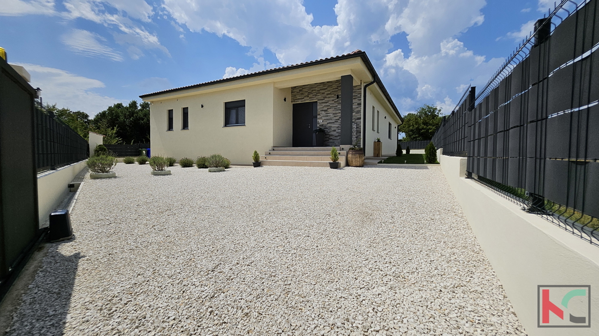 Istria, villa modernamente arredata in una posizione tranquilla con vista sul Parco naturale Učka, #vendita