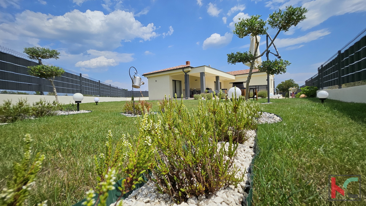 Istria, villa modernamente arredata in una posizione tranquilla con vista sul Parco naturale Učka, #vendita