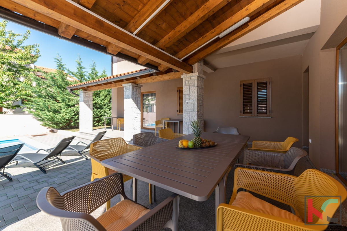 ISTRA, VOLME, APPARTAMENTO 240,65M2 CON 190M2 DI GIARDINO E PISCINA PRIVATA #VENDITA