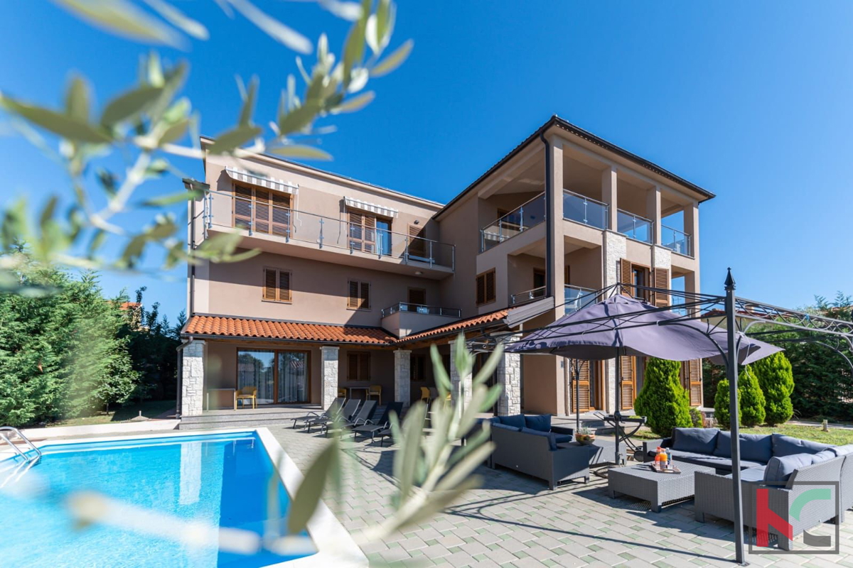 ISTRA, VOLME, APPARTAMENTO 240,65M2 CON 190M2 DI GIARDINO E PISCINA PRIVATA #VENDITA