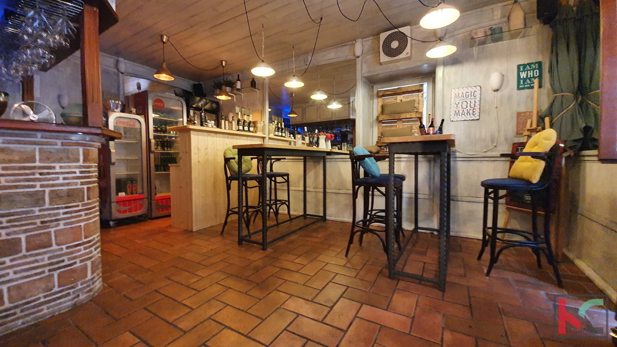 Rovigno - centro, attraente bar con appartamento aggiuntivo e posizione perfetta I 20 m dal mare