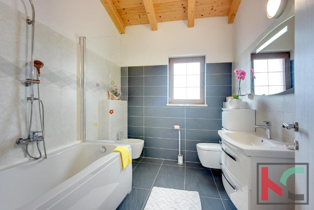 Istria, Medulin, villa di lusso con piscina e giardino paesaggistico 1100m2, 300m dal mare