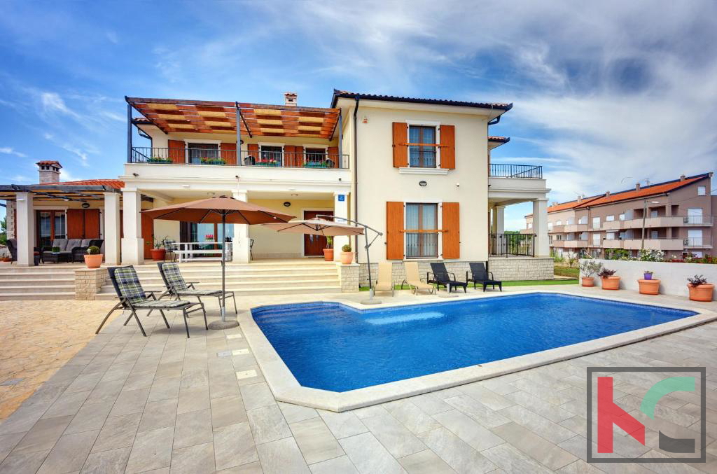 Istria, Medulin, villa di lusso con piscina e giardino paesaggistico 1100m2, 300m dal mare