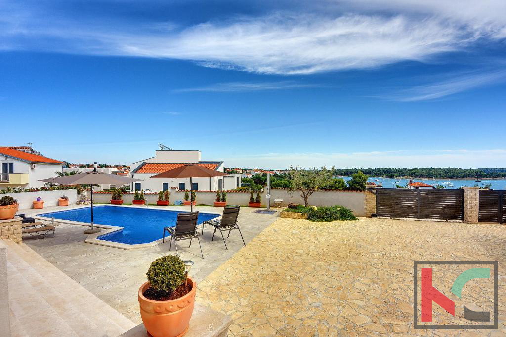 Istria, Medulin, villa di lusso con piscina e giardino paesaggistico 1100m2, 300m dal mare