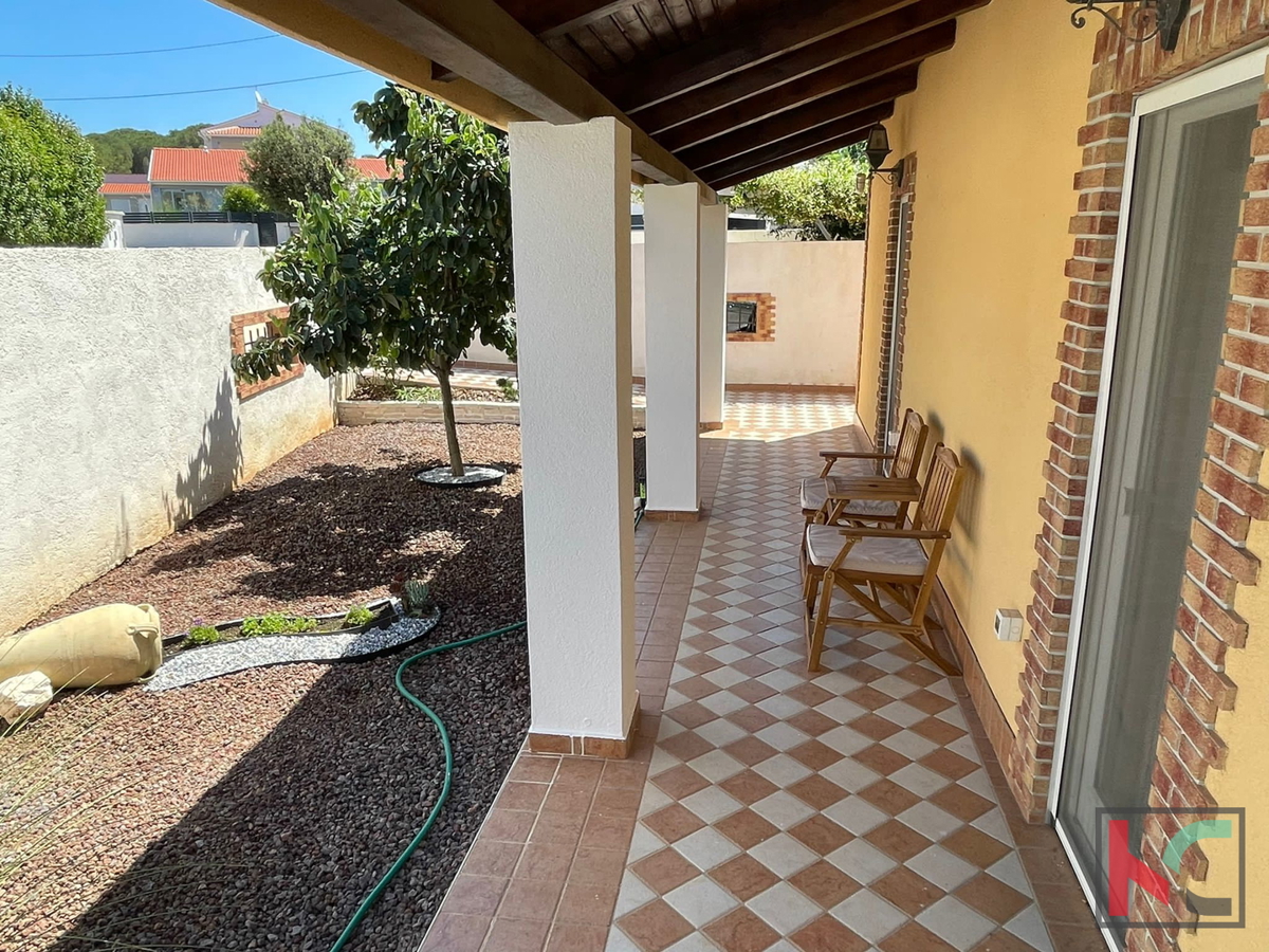 Istria, Medulin, Pomer, casa con 4 appartamenti e giardino paesaggistico