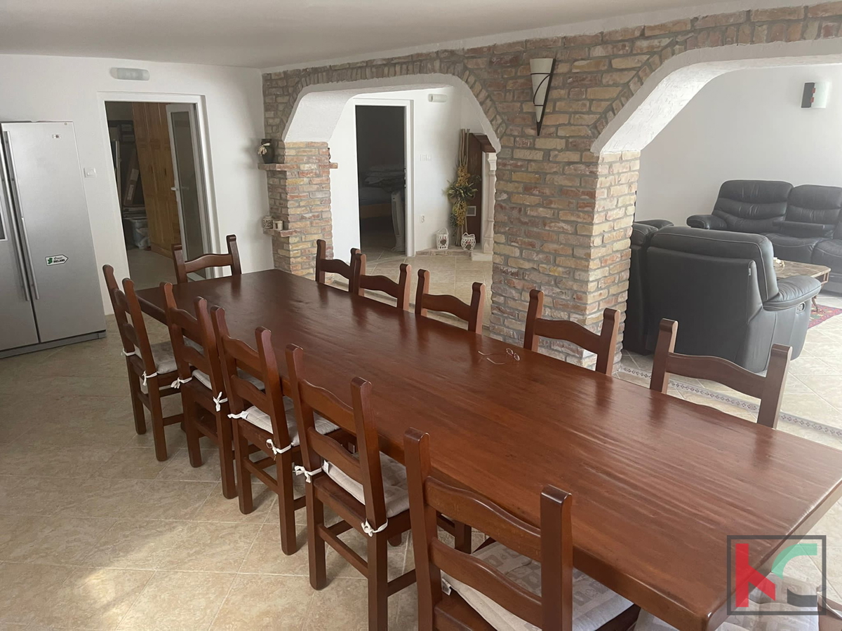 Istria, Medulin, Pomer, casa con 4 appartamenti e giardino paesaggistico