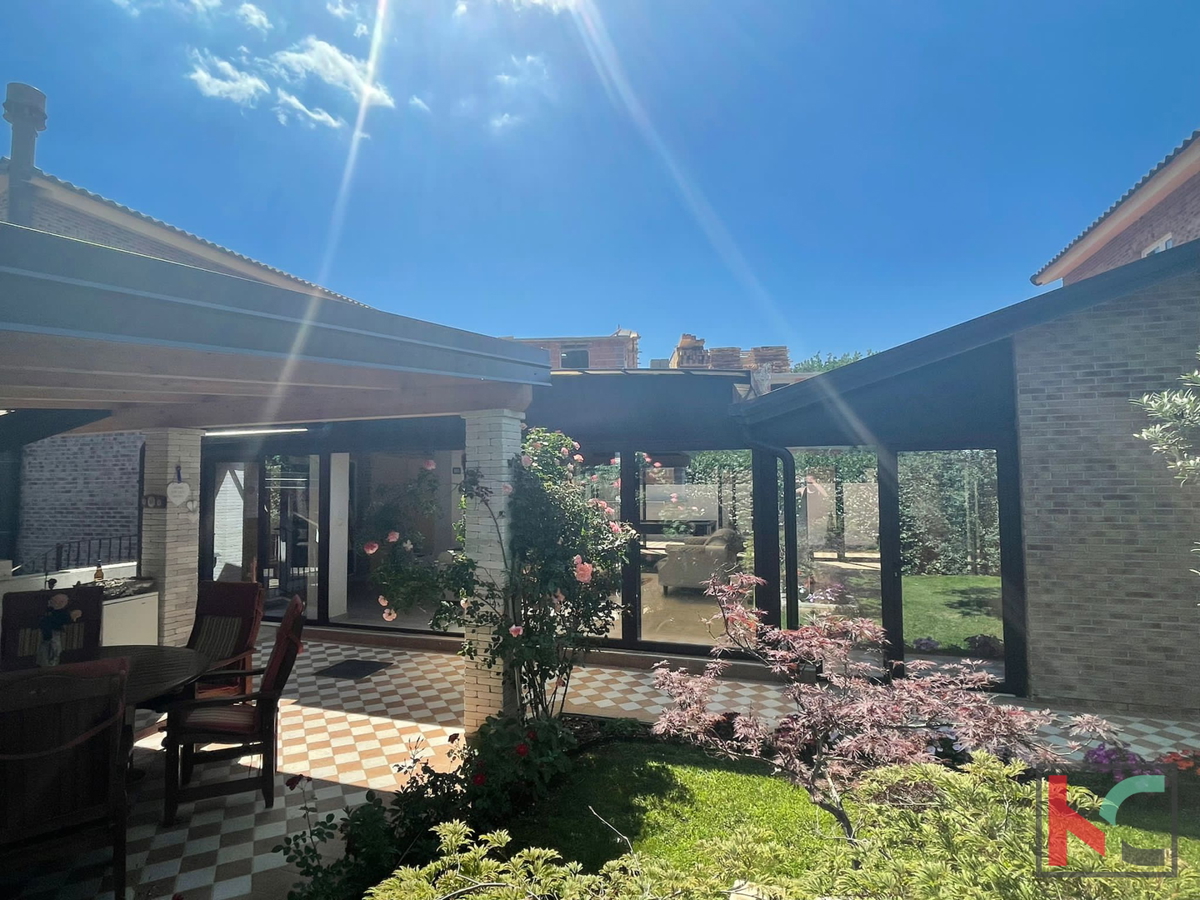 Istria, Medulin, Pomer, casa con 4 appartamenti e giardino paesaggistico