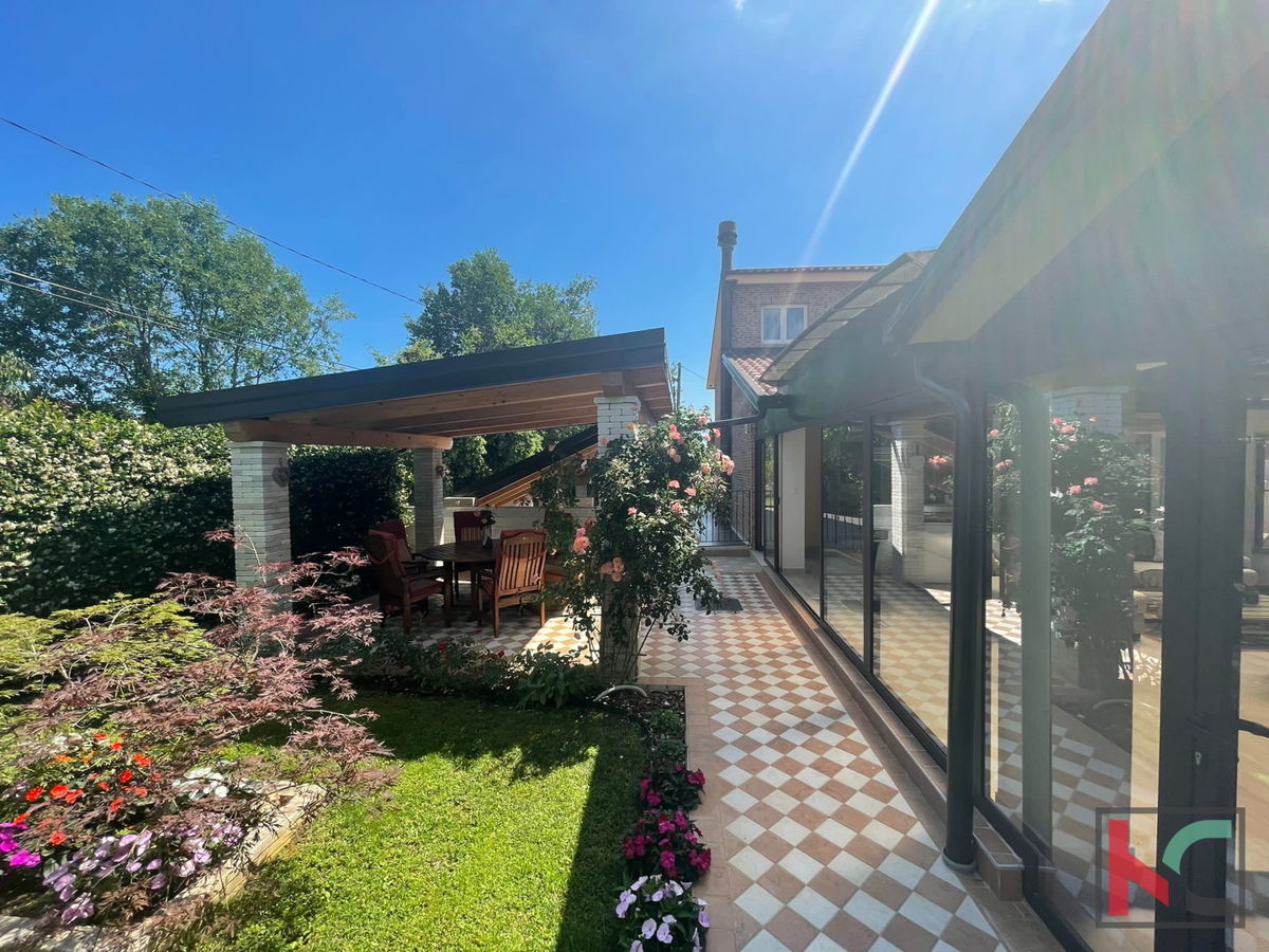 Istria, Medulin, Pomer, casa con 4 appartamenti e giardino paesaggistico