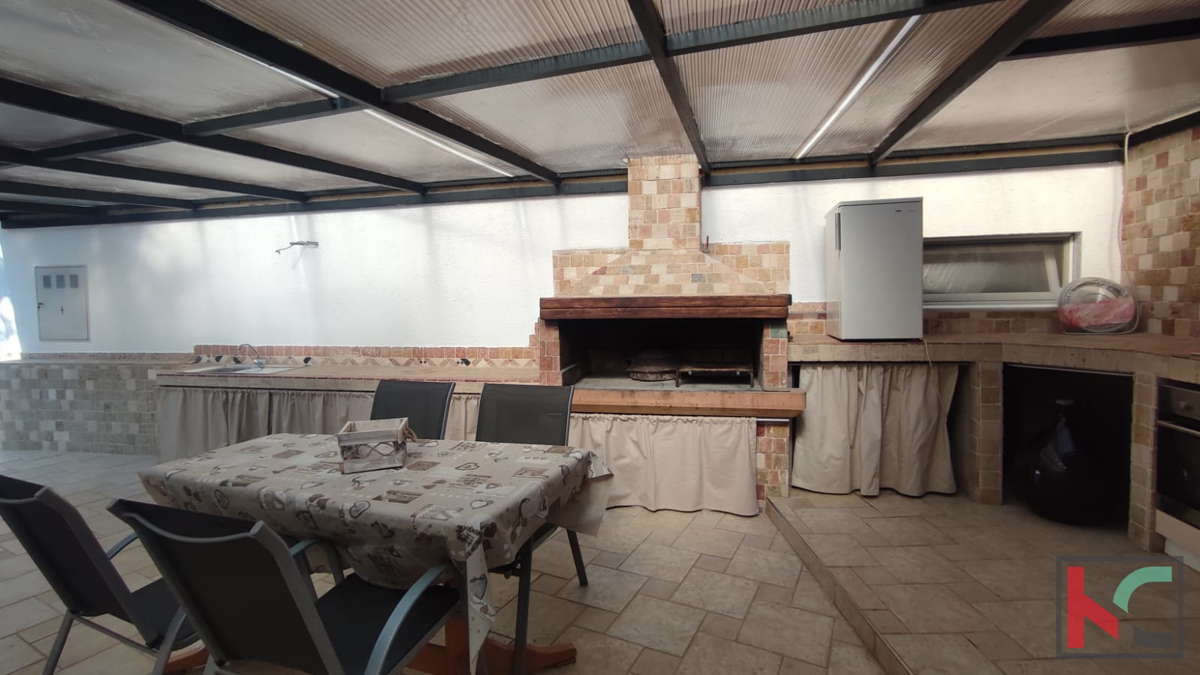 Istria, Medulin, Pomer, casa con 4 appartamenti e giardino paesaggistico