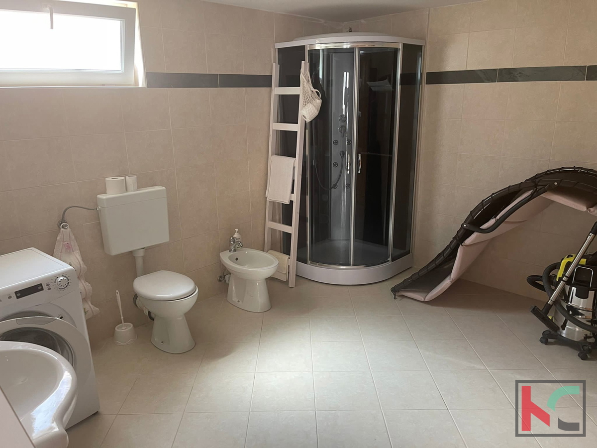 Istria, Medulin, Pomer, casa con 4 appartamenti e giardino paesaggistico