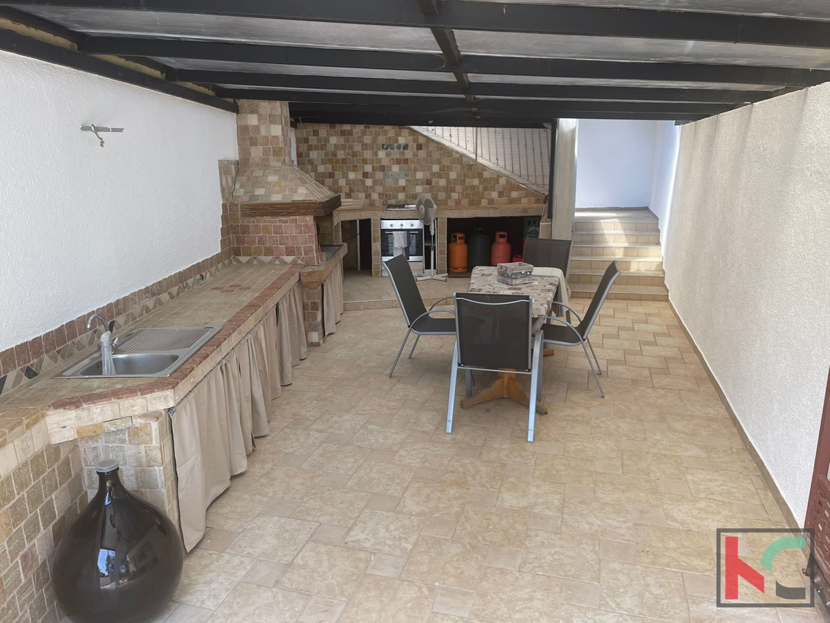 Istria, Medulin, Pomer, casa con 4 appartamenti e giardino paesaggistico