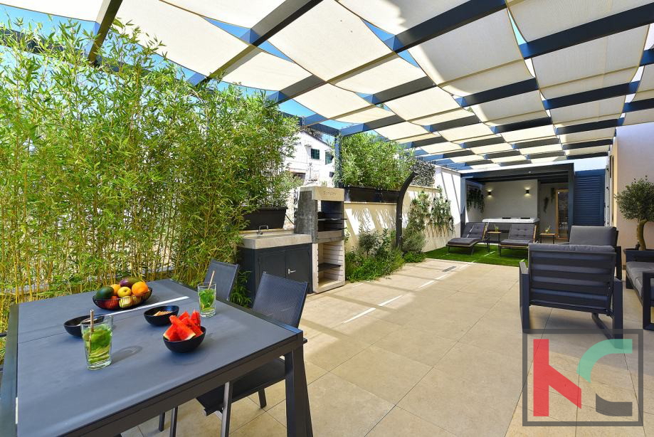 Pola, Pješčana Uvala, appartamento di lusso con cortile, vicino al mare #vendita