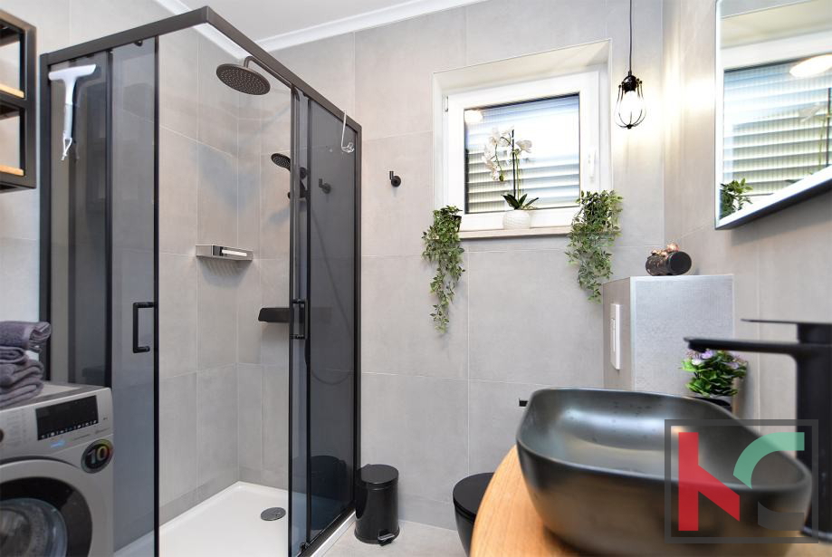 Pola, Pješčana Uvala, appartamento di lusso con cortile, vicino al mare #vendita