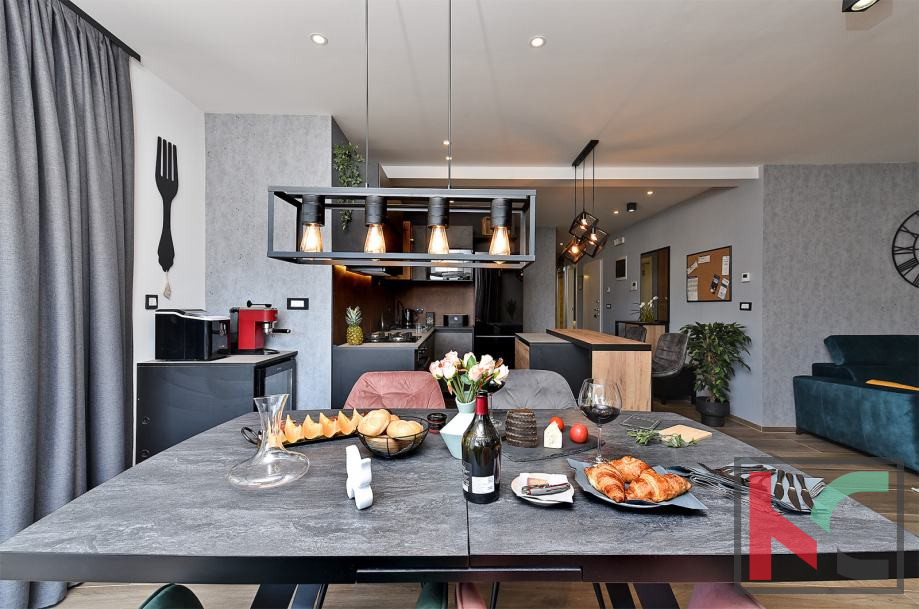 Pola, Pješčana Uvala, appartamento di lusso con cortile, vicino al mare #vendita