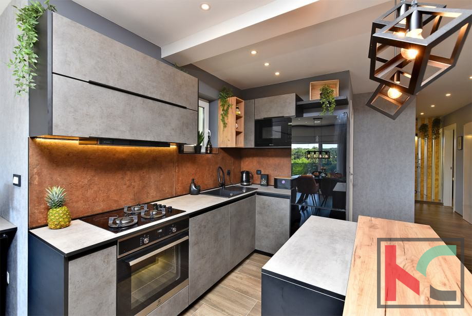 Pola, Pješčana Uvala, appartamento di lusso con cortile, vicino al mare #vendita