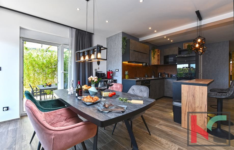 Pola, Pješčana Uvala, appartamento di lusso con cortile, vicino al mare #vendita