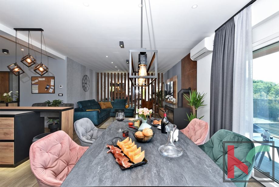 Pola, Pješčana Uvala, appartamento di lusso con cortile, vicino al mare #vendita