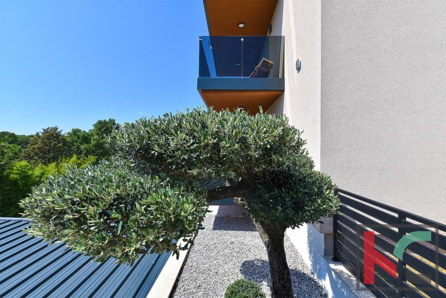 Pola, Pješčana Uvala, appartamento di lusso con cortile, vicino al mare #vendita