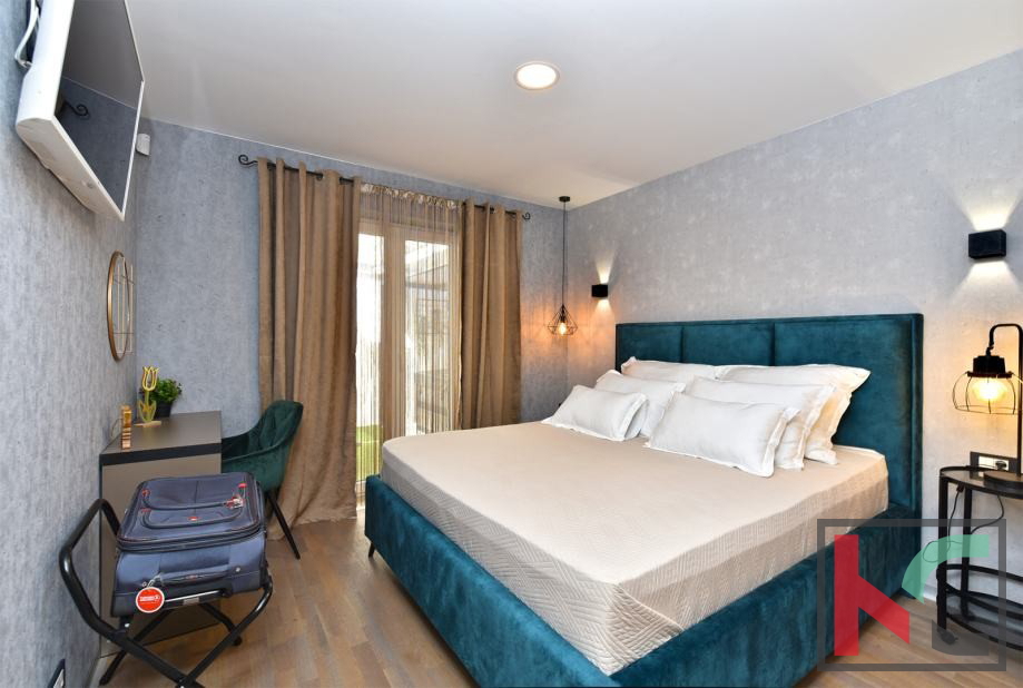 Pola, Pješčana Uvala, appartamento di lusso con cortile, vicino al mare #vendita