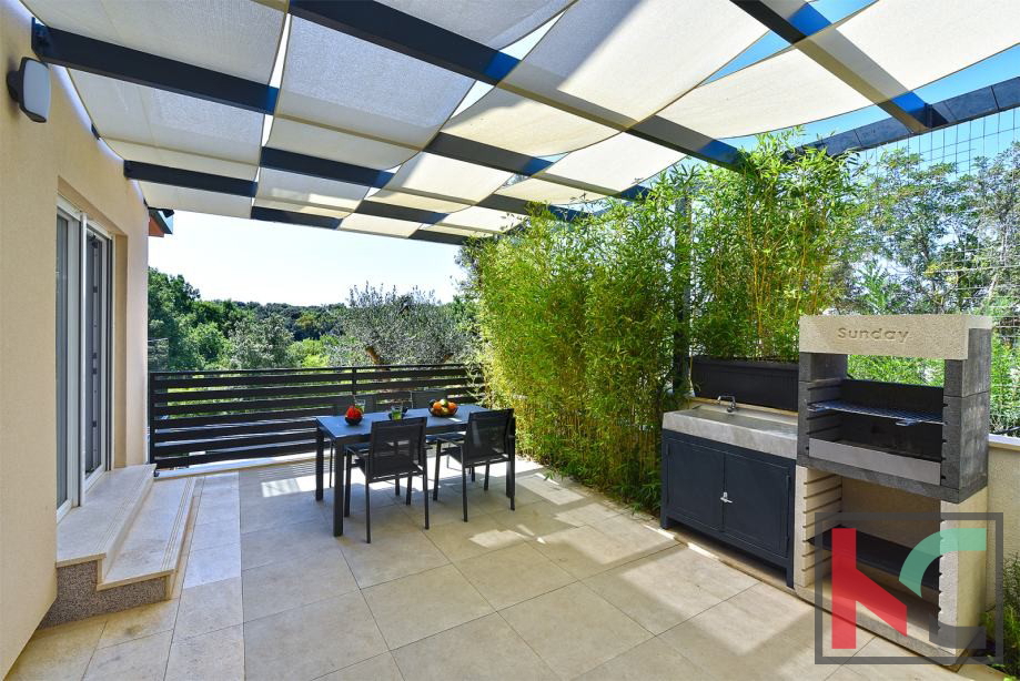 Pola, Pješčana Uvala, appartamento di lusso con cortile, vicino al mare #vendita