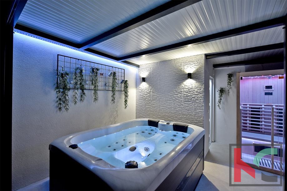 Pola, Pješčana Uvala, appartamento di lusso con cortile, vicino al mare #vendita