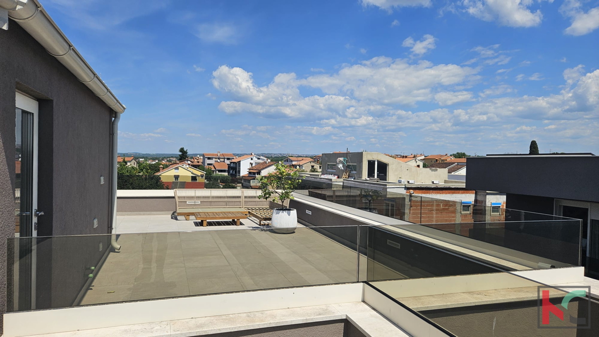 Parenzo, appartamento quadrilocale 162,62 m3 in una nuova costruzione, con ampia terrazza sul tetto e vista sul mare #vendita