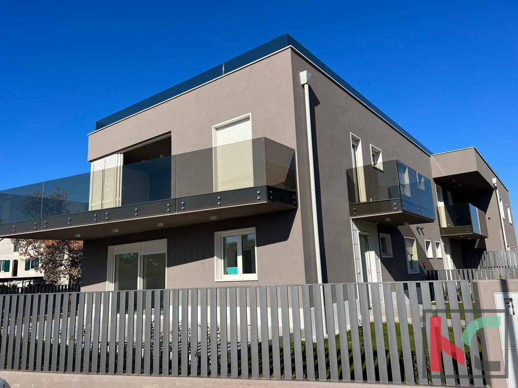 Parenzo, appartamento quadrilocale 162,62 m3 in una nuova costruzione, con ampia terrazza sul tetto e vista sul mare #vendita