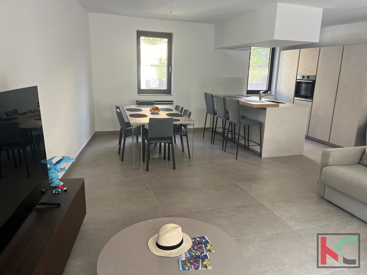 Rovigno, appartamento di lusso a 100 metri dal mare con giardino e giardino propri, superficie abitabile 127,50 m2 #vendita