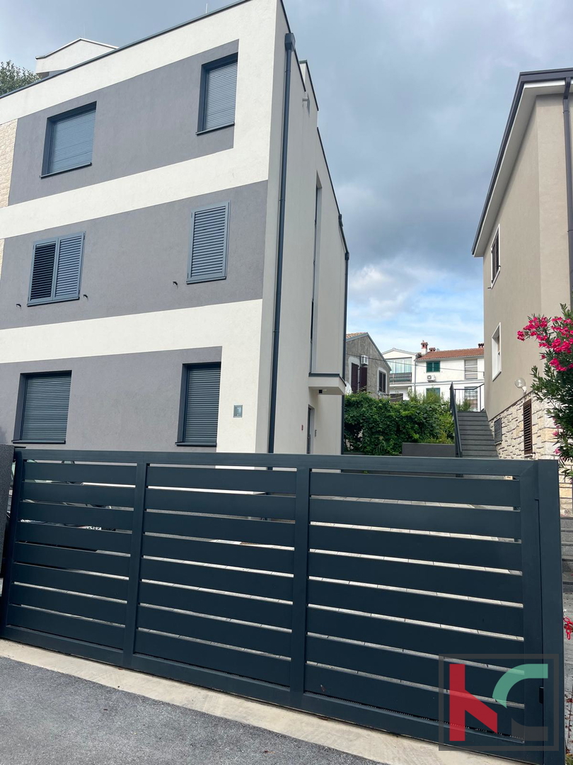 Rovigno, appartamento di lusso a 100 metri dal mare con giardino e giardino propri, superficie abitabile 127,50 m2 #vendita