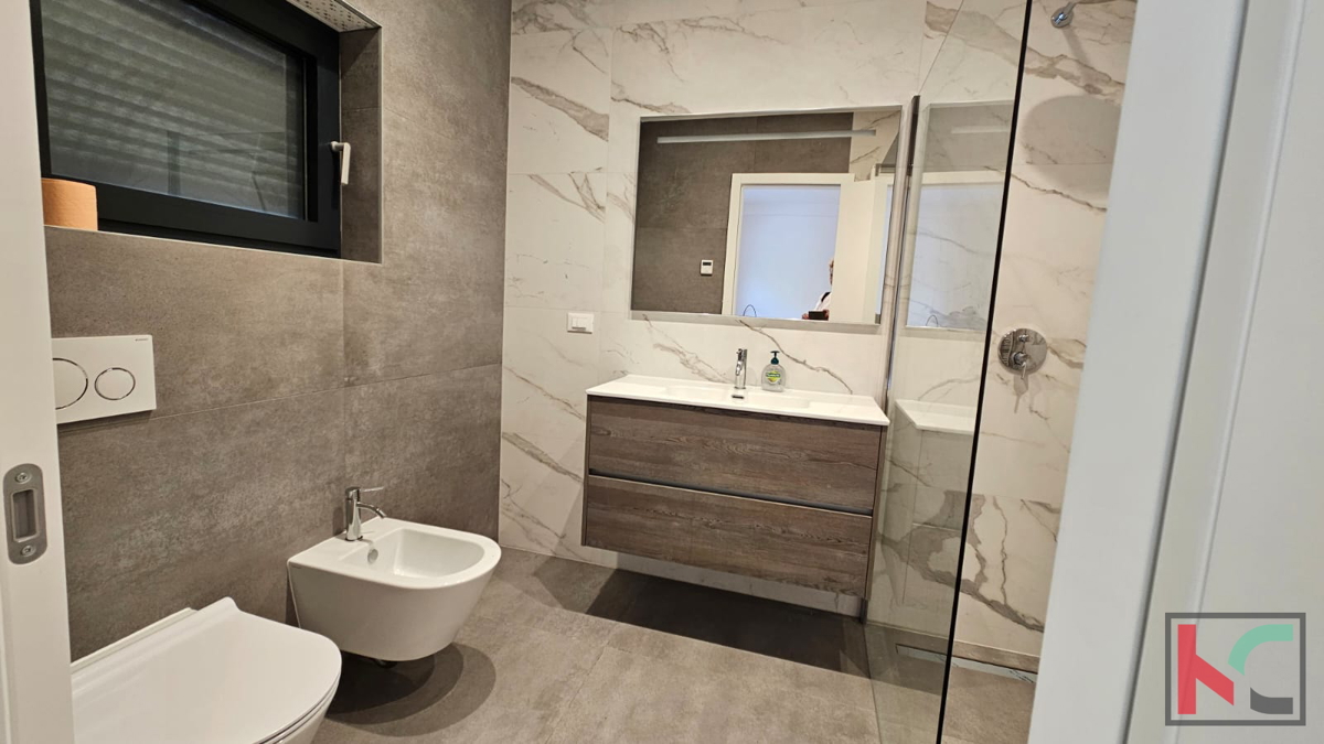 Rovigno, appartamento di lusso a 100 metri dal mare con giardino e giardino propri, superficie abitabile 127,50 m2 #vendita