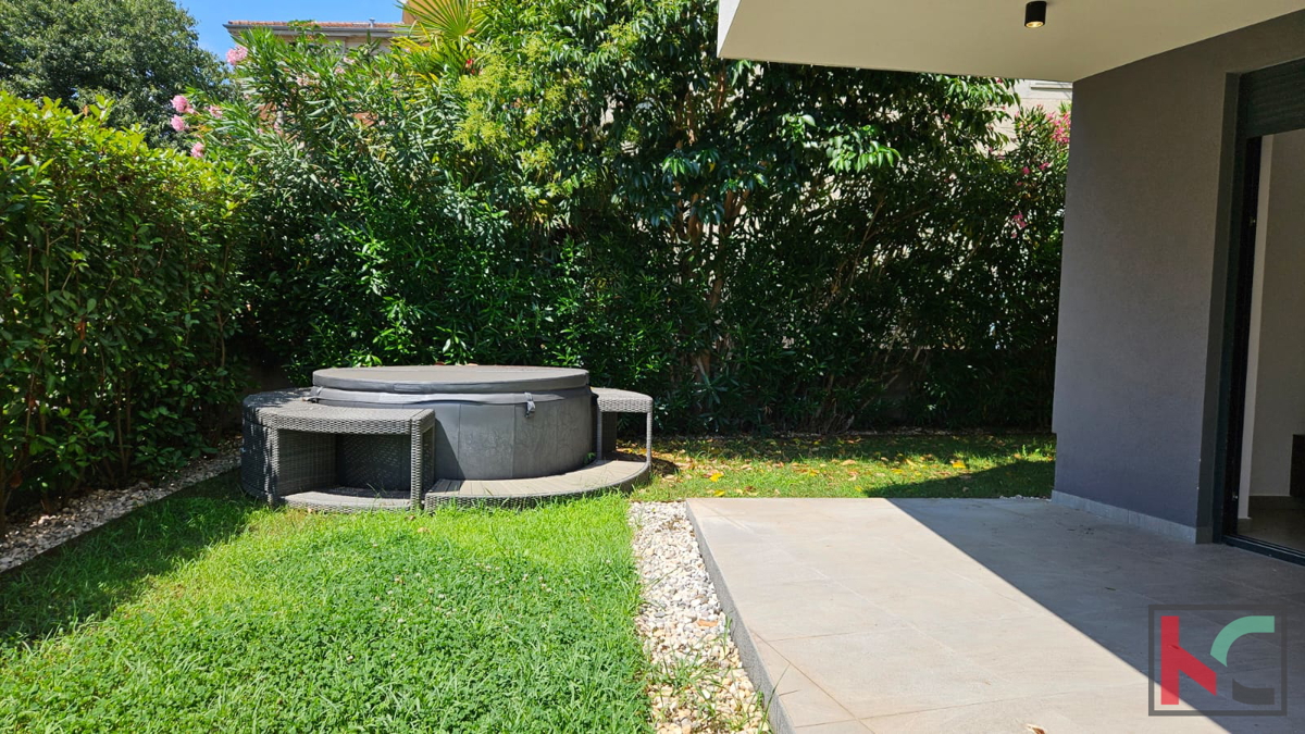 Rovigno, appartamento di lusso a 100 metri dal mare con giardino e giardino propri, superficie abitabile 127,50 m2 #vendita