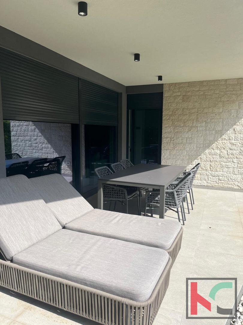 Rovigno, appartamento di lusso a 100 metri dal mare con giardino e giardino propri, superficie abitabile 127,50 m2 #vendita