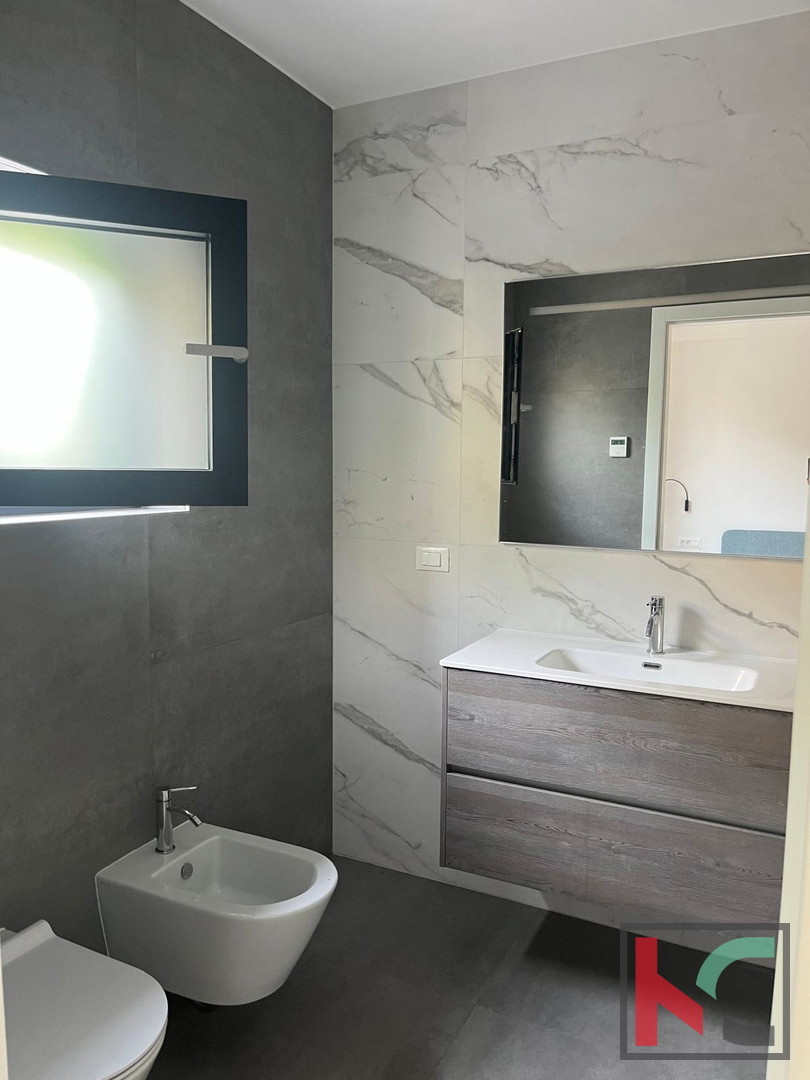 Rovigno, appartamento di lusso a 100 metri dal mare con giardino e giardino propri, superficie abitabile 127,50 m2 #vendita