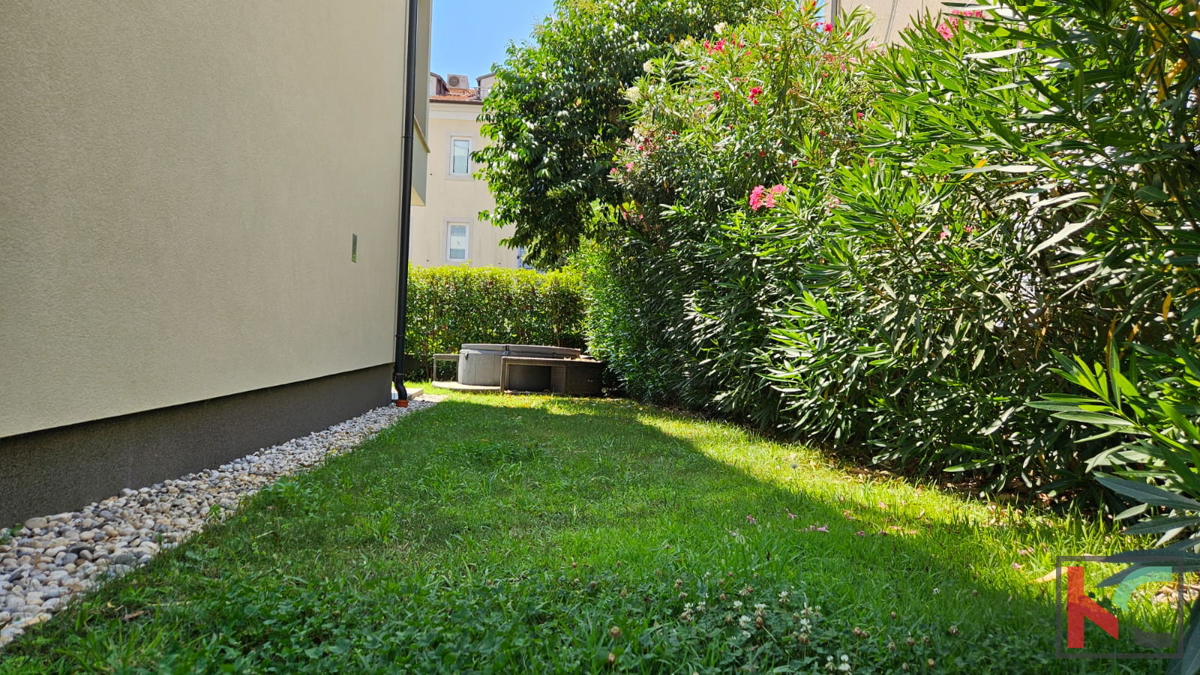 Rovigno, appartamento di lusso a 100 metri dal mare con giardino e giardino propri, superficie abitabile 127,50 m2 #vendita
