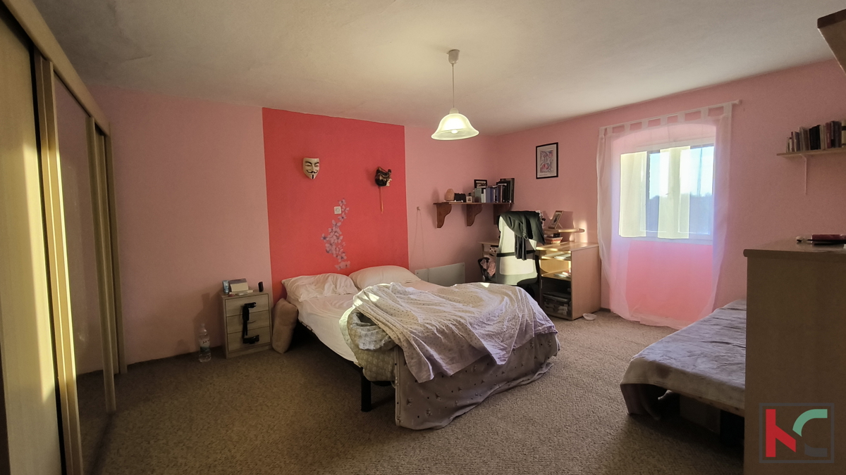 SVETVINČENAT, KAMENA KUĆA SA VELIKOM OKUĆNICOM NA ODLIČNOJ LOKACIJI #PRODAJA