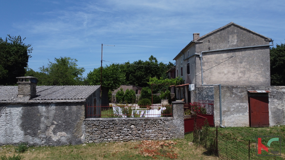 SVETVINČENAT, KAMENA KUĆA SA VELIKOM OKUĆNICOM NA ODLIČNOJ LOKACIJI #PRODAJA