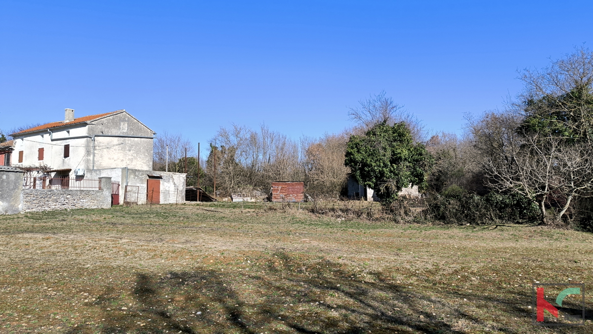 SVETVINČENAT, KAMENA KUĆA SA VELIKOM OKUĆNICOM NA ODLIČNOJ LOKACIJI #PRODAJA