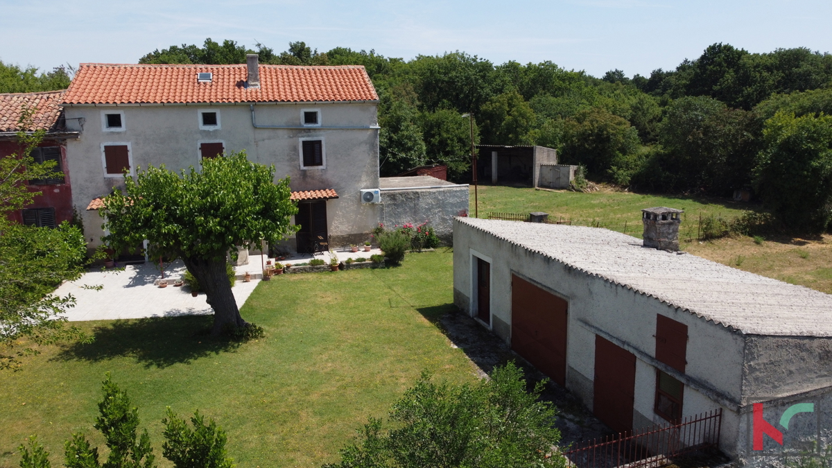 SVETVINČENAT, KAMENA KUĆA SA VELIKOM OKUĆNICOM NA ODLIČNOJ LOKACIJI #PRODAJA