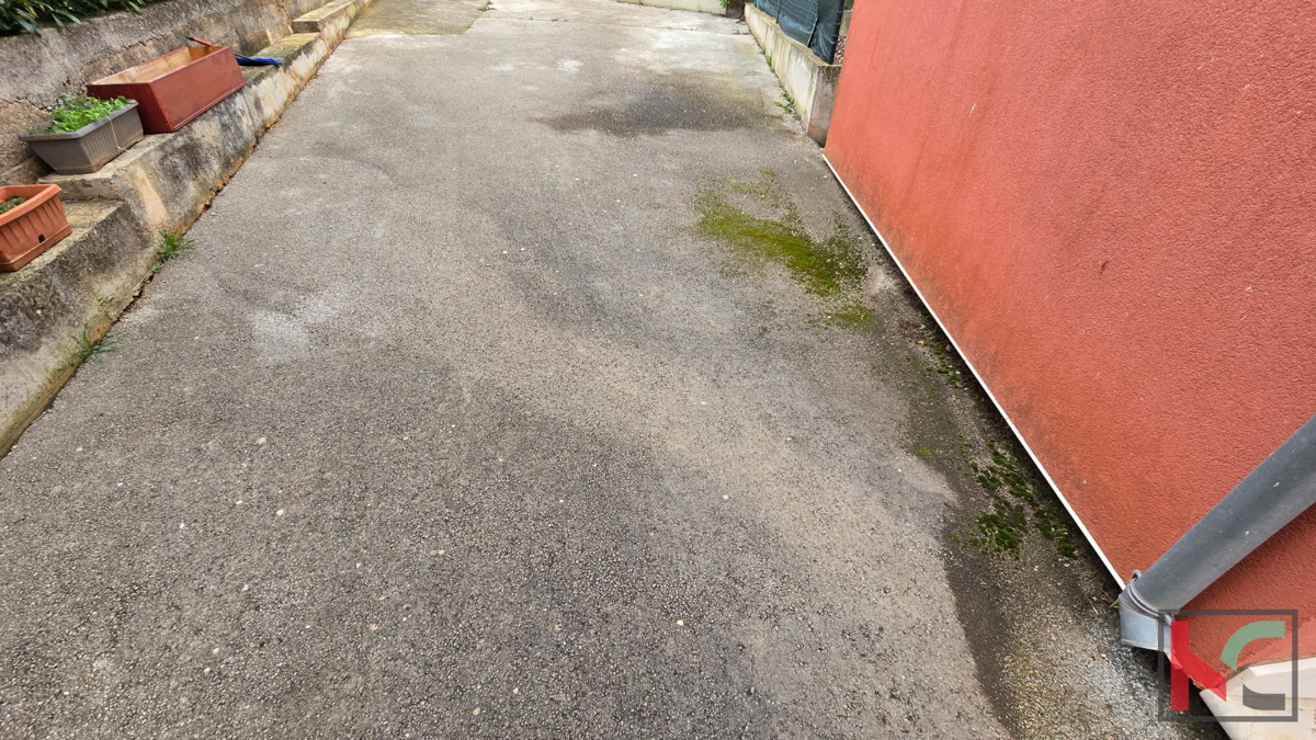 Istria, Valbandon, appartamento 59,01 m2, 1 camera da letto + bagno, due posti auto e balcone #vendita