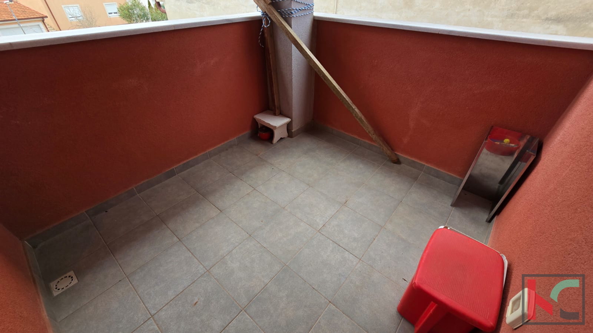 Istria, Valbandon, appartamento 59,01 m2, 1 camera da letto + bagno, due posti auto e balcone #vendita