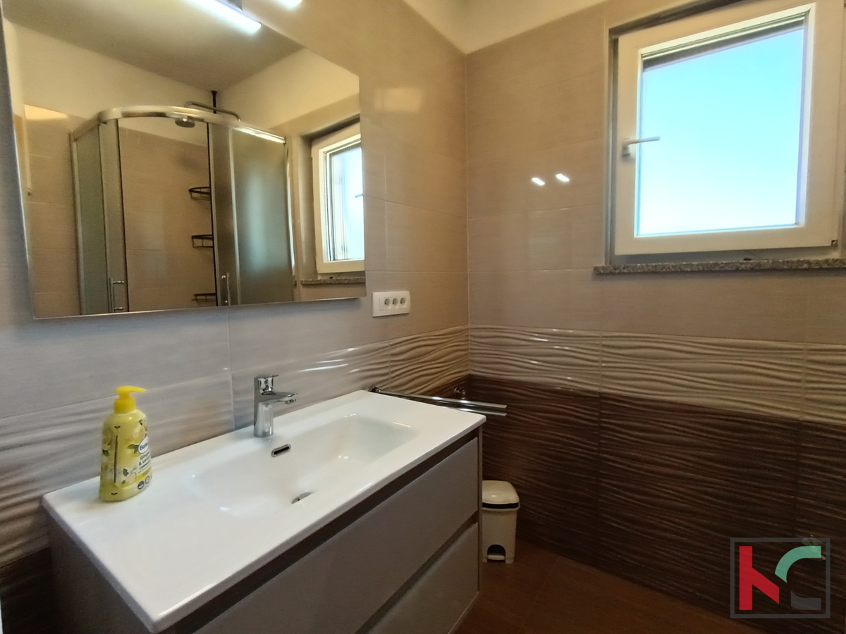 ROVINJ, CASA MODERNA CON PISCINA E ULIVETO, VICINANZA AL MARE, #VENDITA