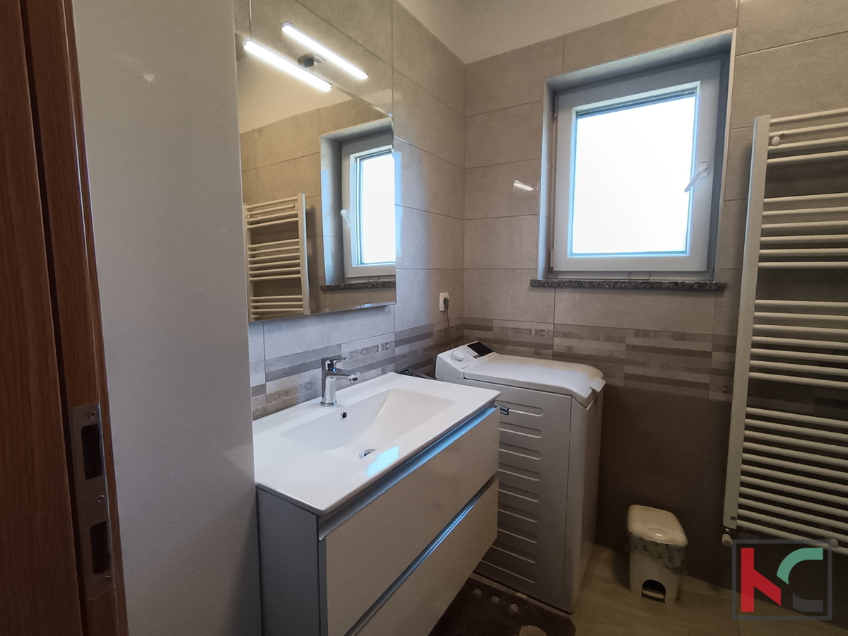 ROVINJ, CASA MODERNA CON PISCINA E ULIVETO, VICINANZA AL MARE, #VENDITA