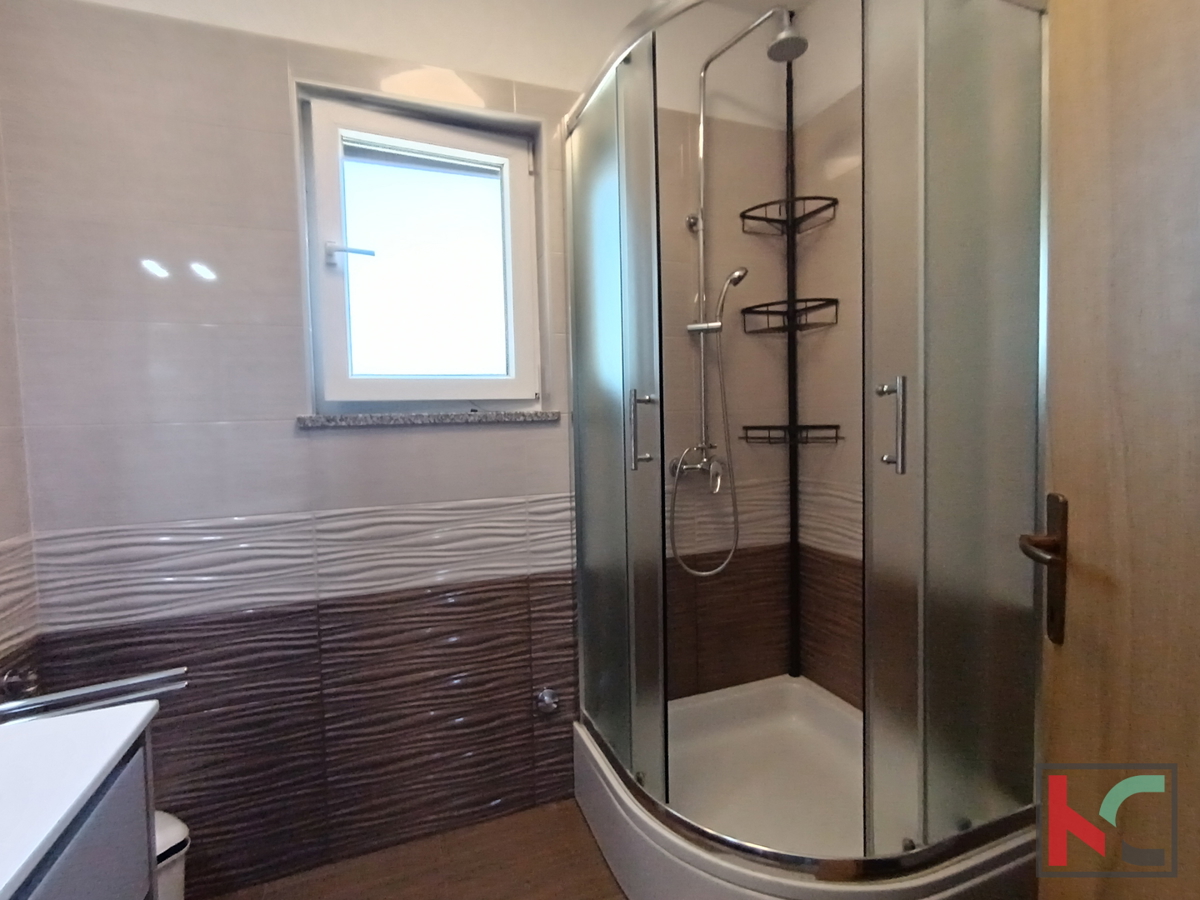 ROVINJ, CASA MODERNA CON PISCINA E ULIVETO, VICINANZA AL MARE, #VENDITA