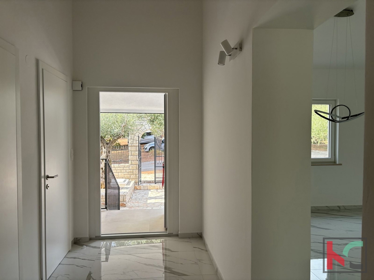 ISTRA – UMAG, CASA CON 3 APPARTAMENTI E PISCINA, A 300 M DALLA SPIAGGIA #VENDITA
