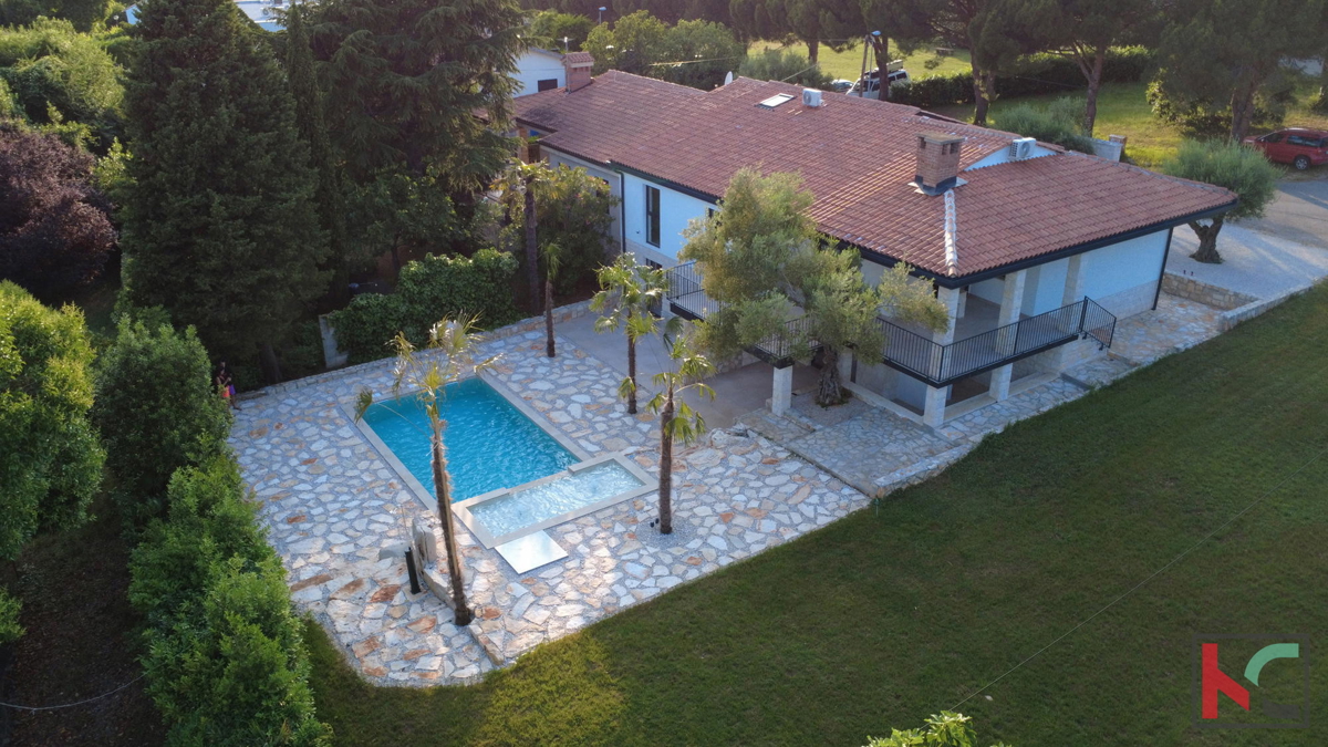 ISTRA – UMAG, CASA CON 3 APPARTAMENTI E PISCINA, A 300 M DALLA SPIAGGIA #VENDITA