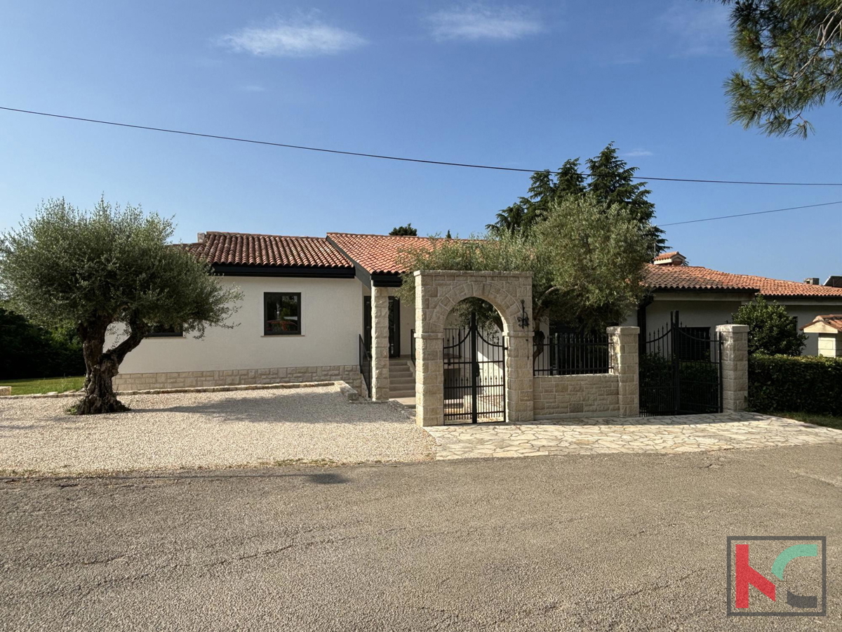 ISTRA – UMAG, CASA CON 3 APPARTAMENTI E PISCINA, A 300 M DALLA SPIAGGIA #VENDITA