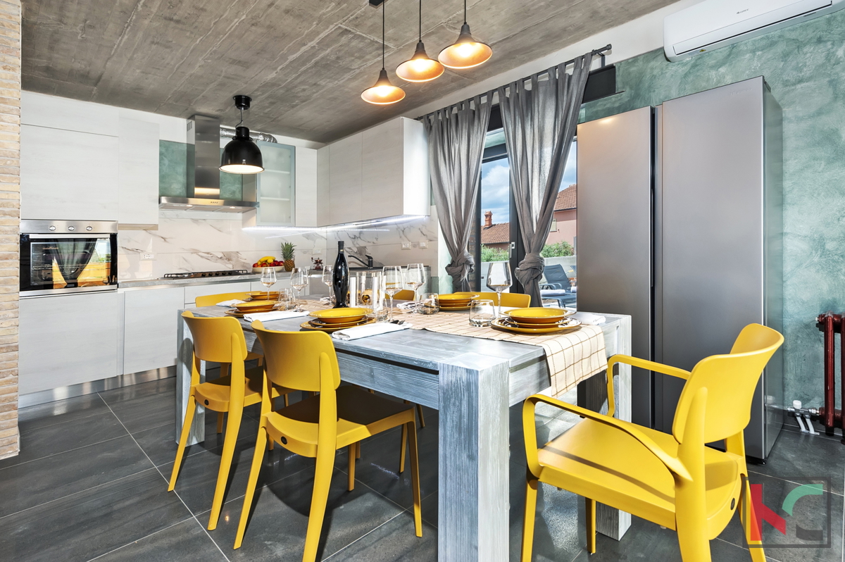 Istria, Kanfanar, autentica villa di 200 m2 con piscina e vista mare