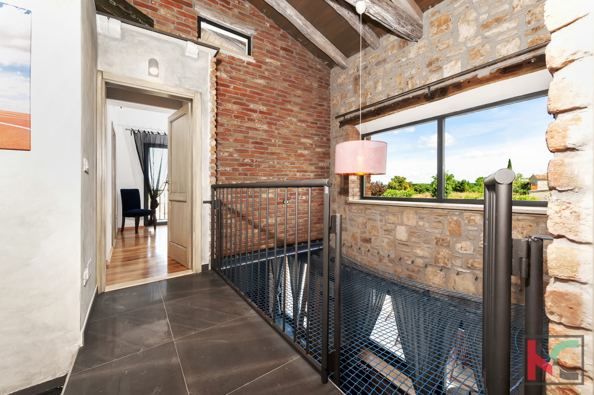 Istria, Kanfanar, autentica villa di 200 m2 con piscina e vista mare