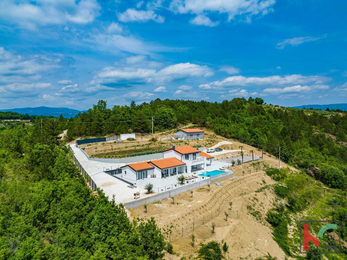 Istria, Villa su un giardino di 20.000 m2 vicino al pittoresco villaggio di Draguć